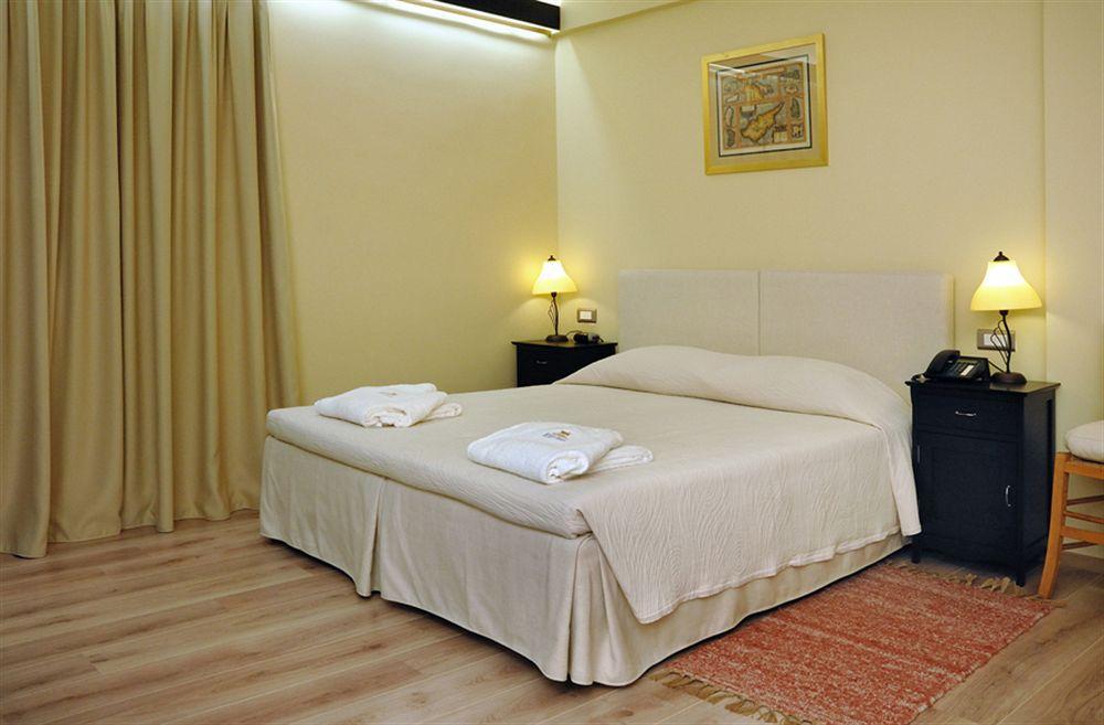 Efplias Hotel Apartments Piraeus Exterior photo