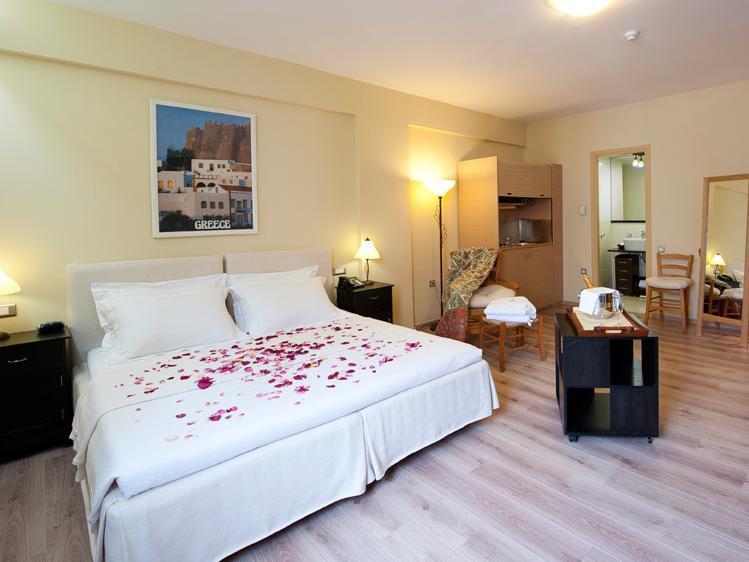 Efplias Hotel Apartments Piraeus Exterior photo
