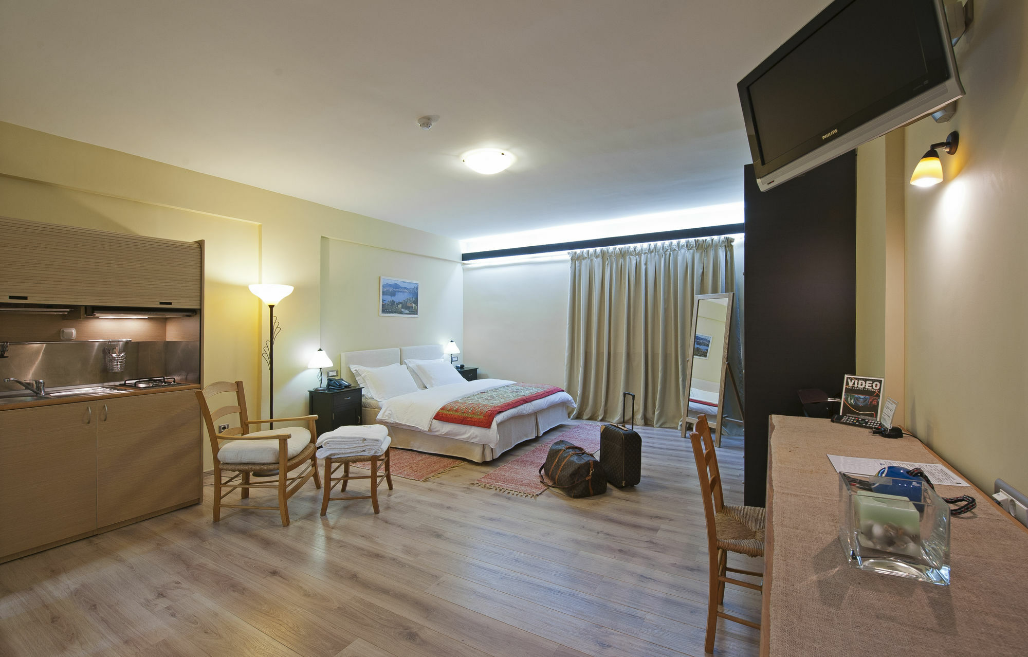 Efplias Hotel Apartments Piraeus Exterior photo
