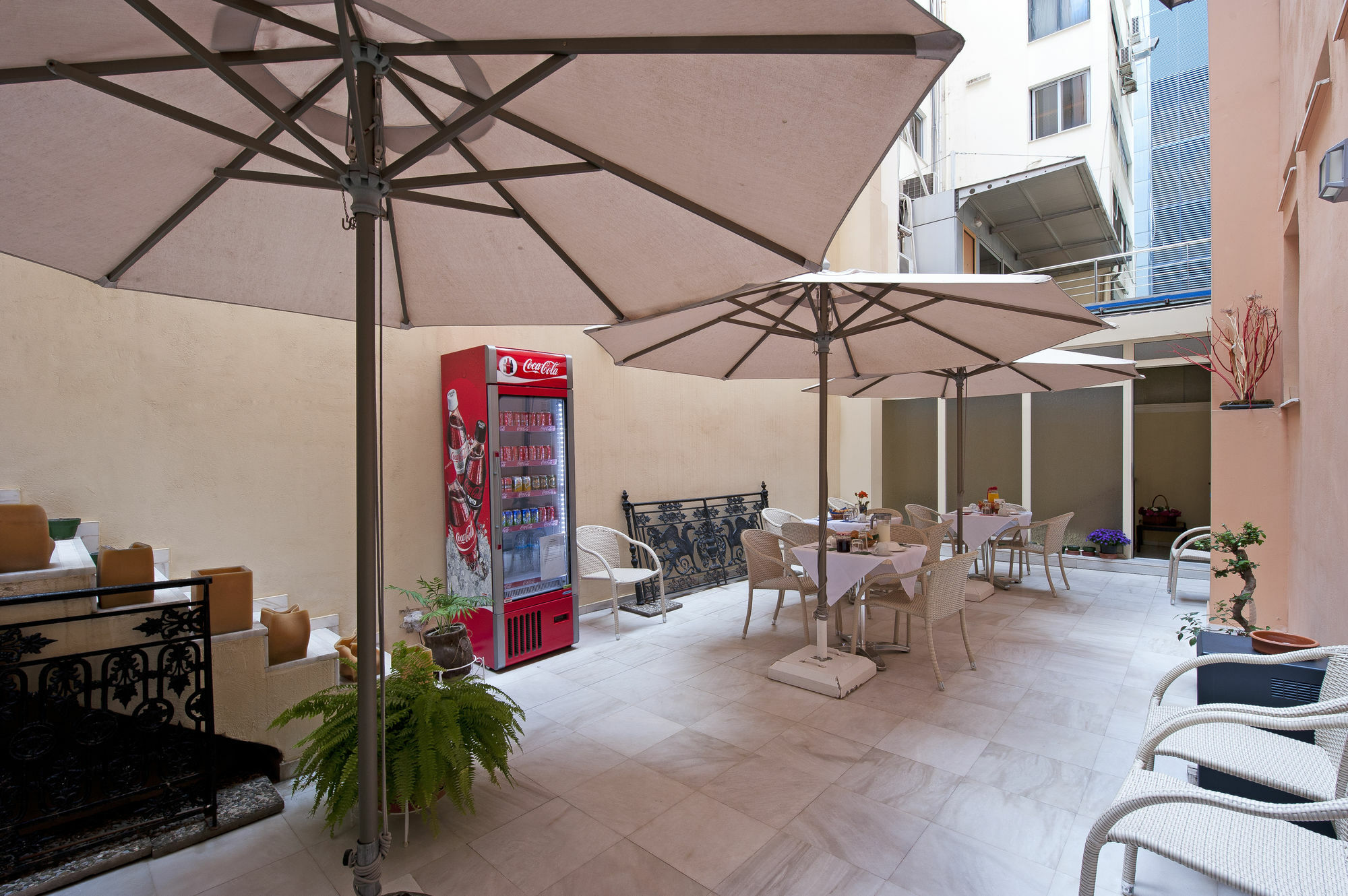 Efplias Hotel Apartments Piraeus Exterior photo